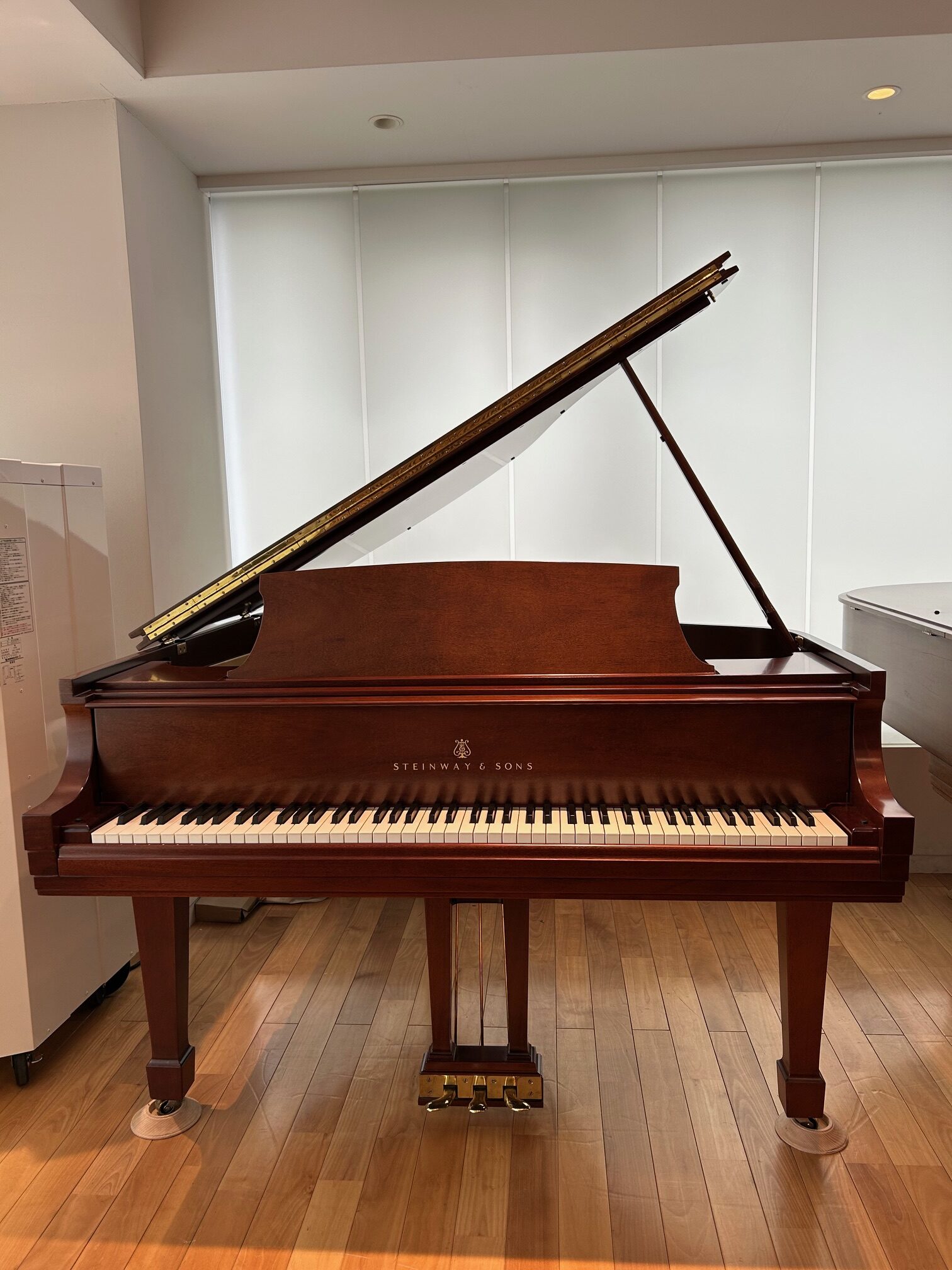 スタインウェイM445-2