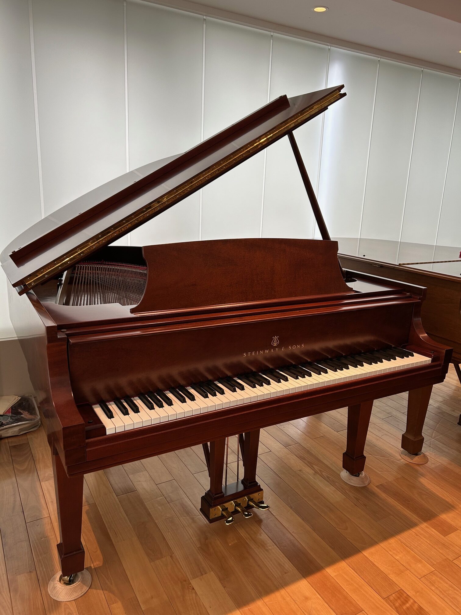 スタインウェイM445-3